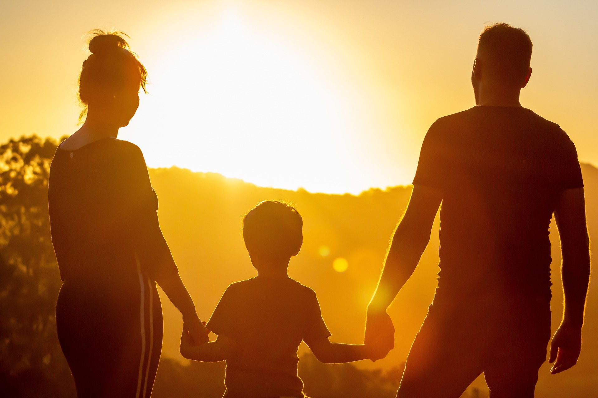 Família reunida, representando proteção e apoio mútuo